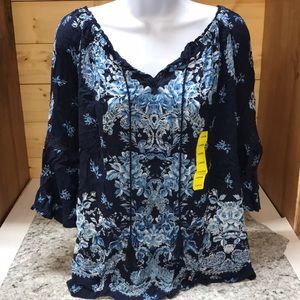 Bila top. Blue floral. 3/4 sleeve. Super cute